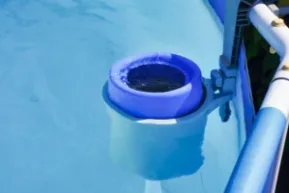 zwembad skimmer onderhoud zwembad